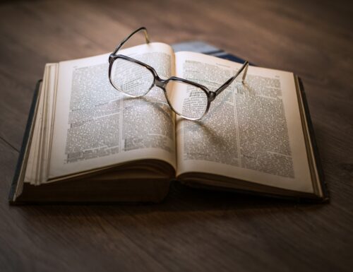 Come creare un angolo lettura perfetto nel tuo salotto con il fai da te