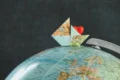 Quando è meglio viaggiare da soli o in gruppo e come decidere